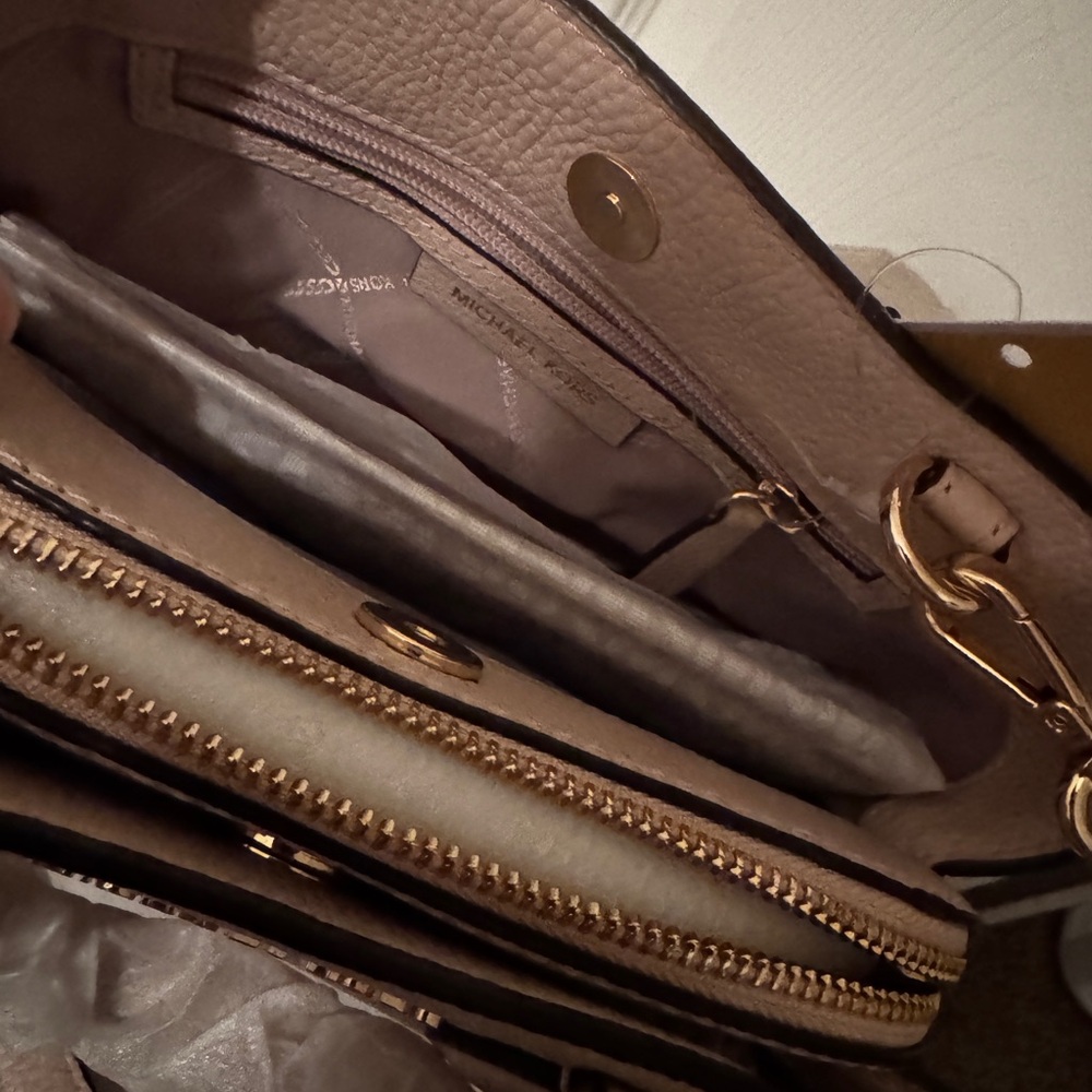 BNWT Michael Kors Blush Leather Satchel - Picture 5 of 9